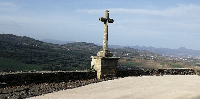 Parvis de l&rsquo;église de la Vialle
